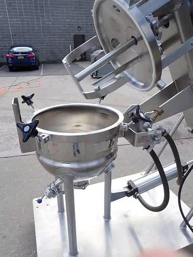 Used 10 GALLON LEE VACUUM AGITATED PRESSURE KETTLE - S/S - 90 PSI JACKET