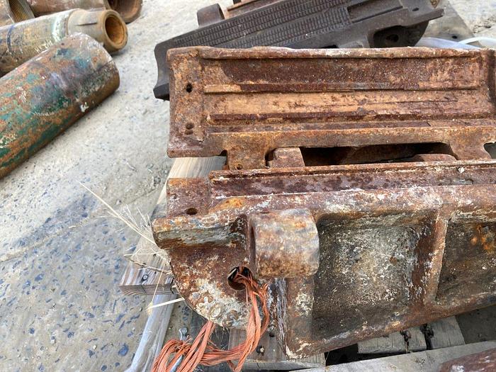 Used Den-Con Rotary Slips & Insert Jaws