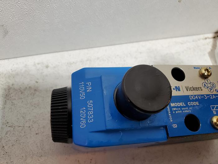 Vickers DG4V-3-2A-M-U-B6-60 Solenoid Hydraulic Valve 120V (BRD1)