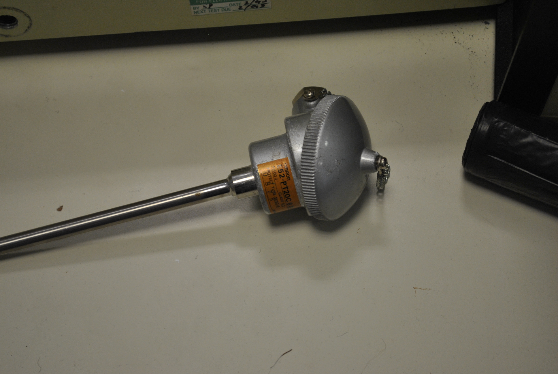 Used omron e52-pt20c 8.0 temperature sensor