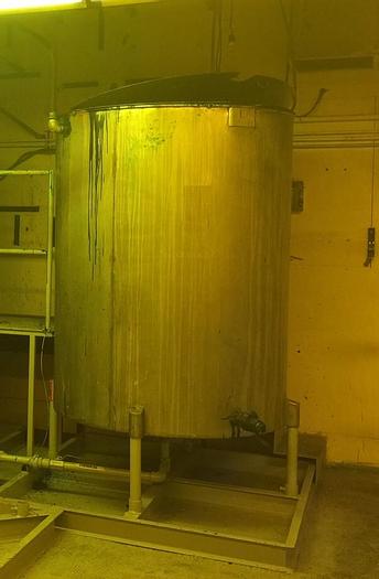 Used Tank, 700 Gallon, S/st, 4'6 x 6', OT/CB #S739690