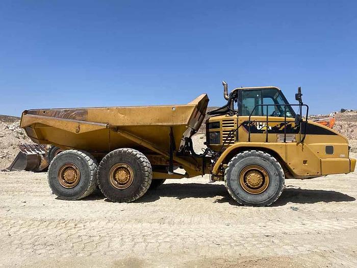 Used 2007 CATERPILLAR 730