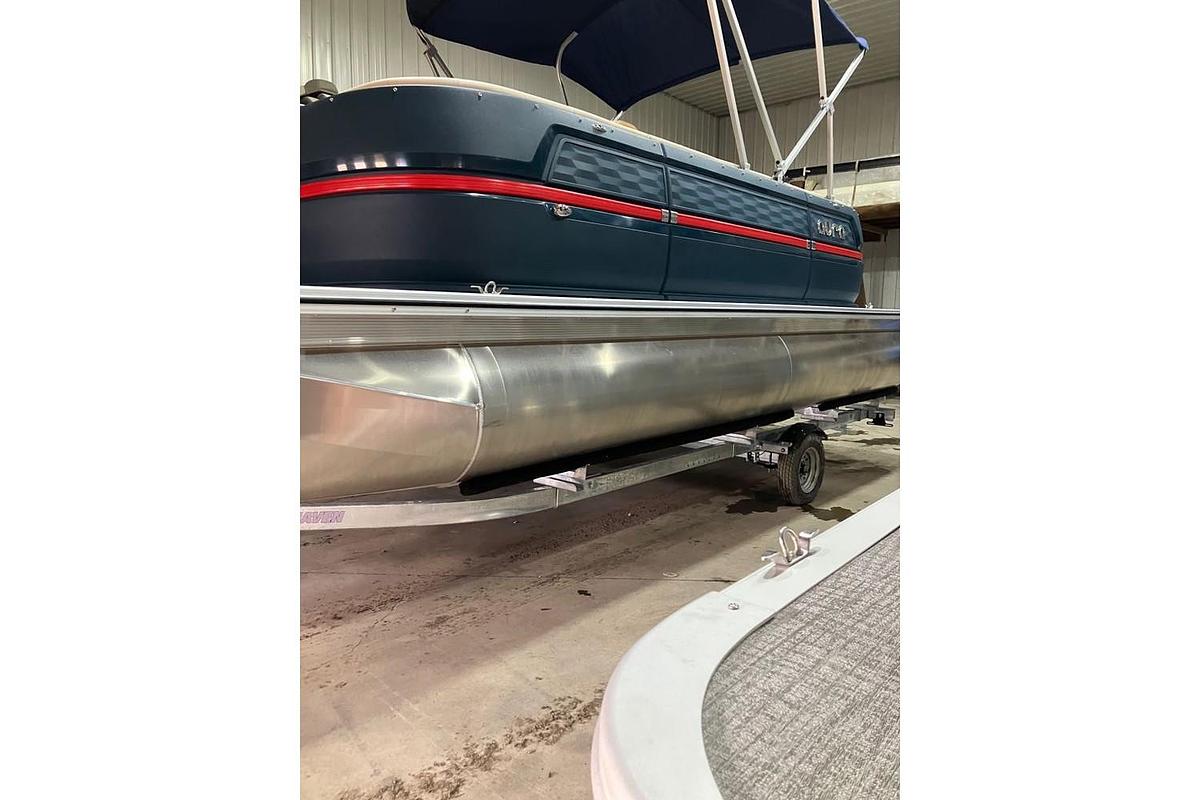 2025 Avalon Aura Quad Lounge