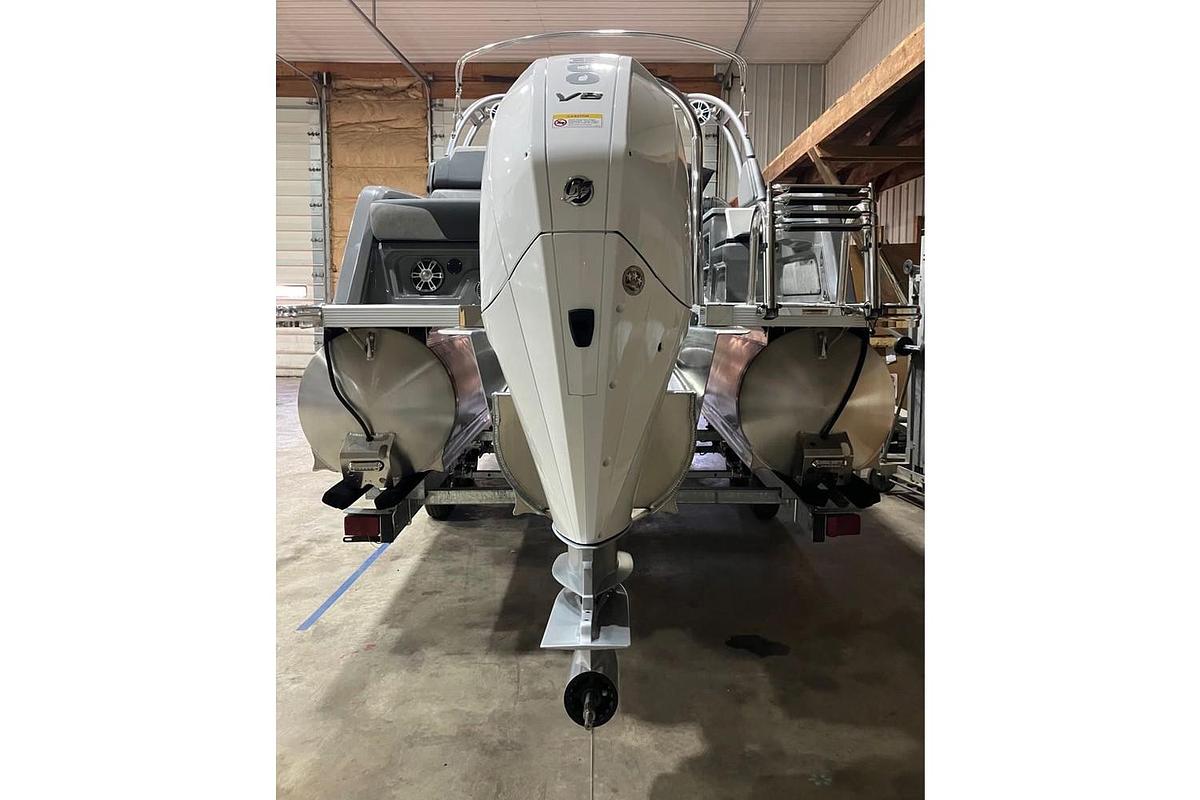 2023 Avalon Catalina VRB Windshield Tri-toon