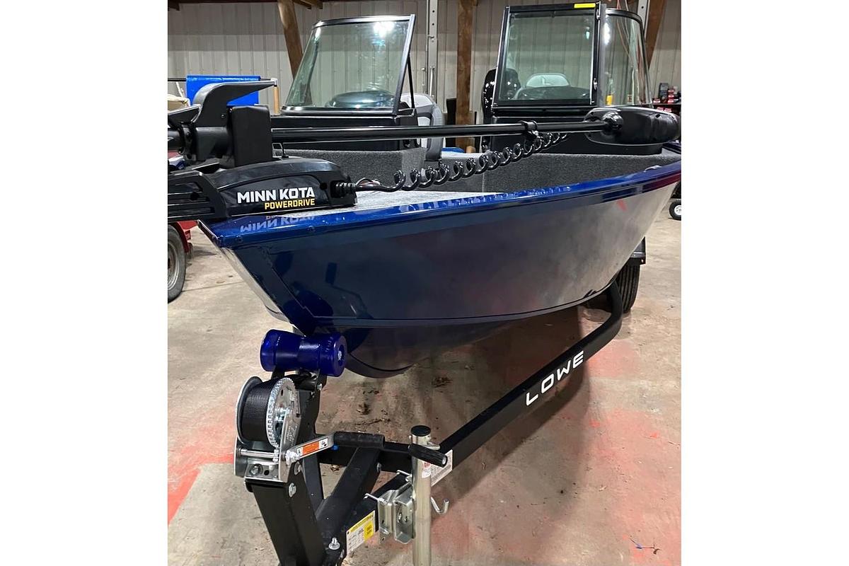 2025 Lowe Fishing Machine Walk Thru FM 1675 WT