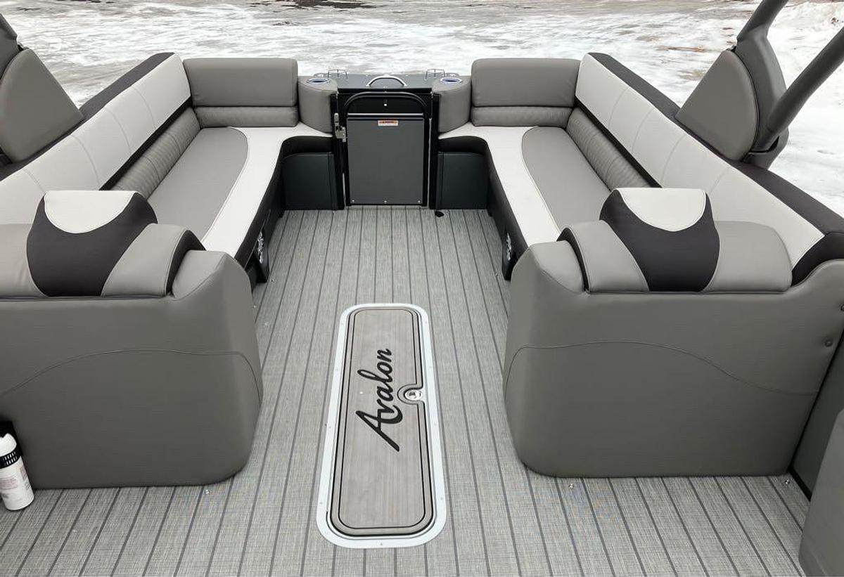 2023 Avalon Catalina Quad lounge Windshield Tri-Toon