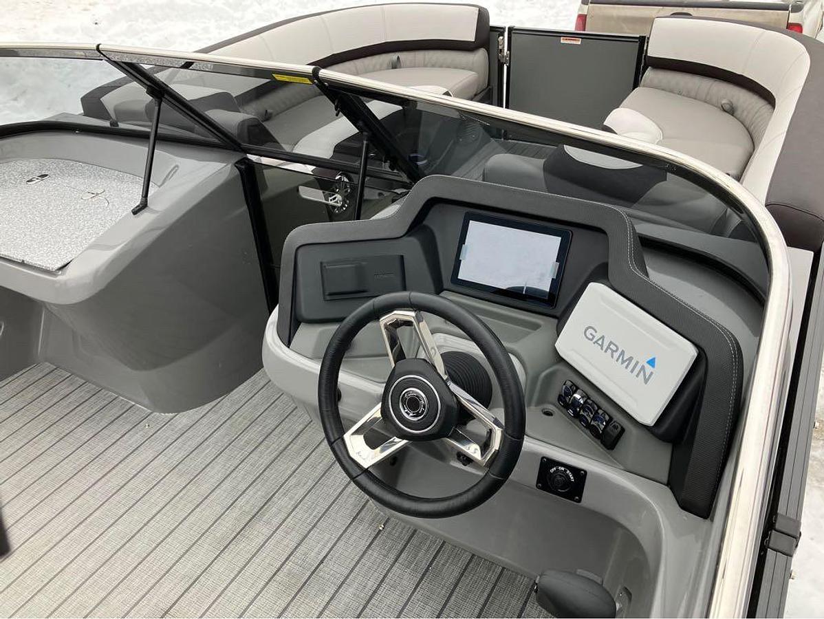 2023 Avalon Catalina Quad lounge Windshield Tri-Toon