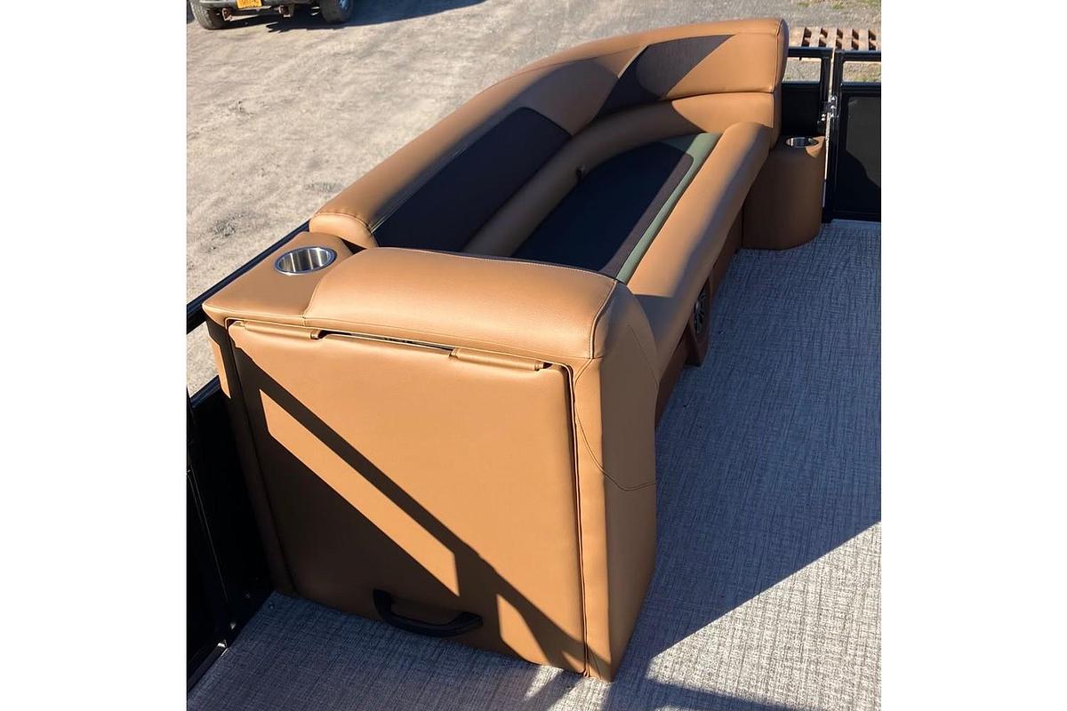 2024 Avalon Venture 85 Quad Lounger