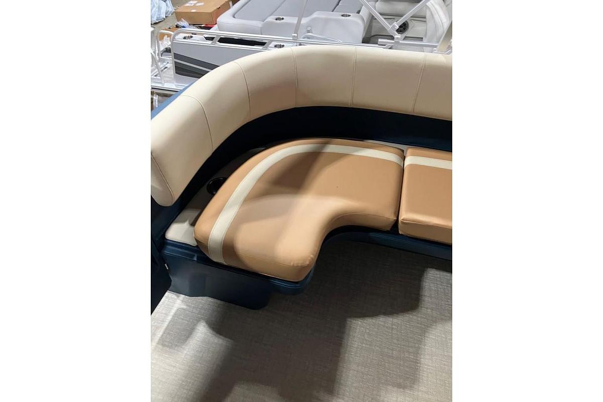 2025 Avalon Aura Quad Lounge