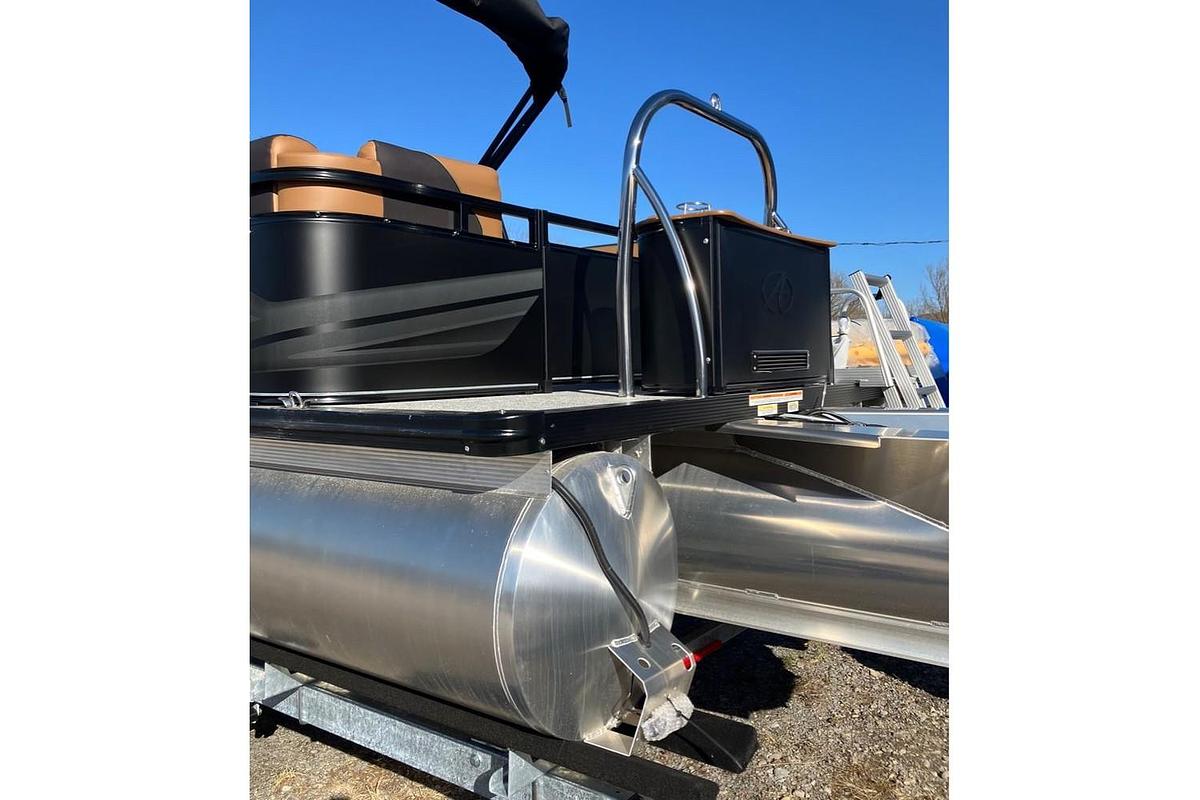 2024 Avalon Venture 85 Quad Lounger