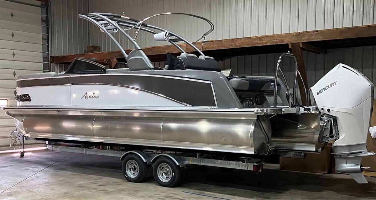 2023 Avalon Catalina VRB Windshield Tri-toon