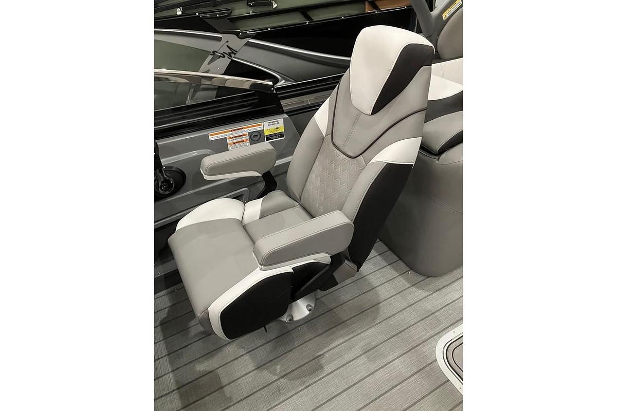 2023 Avalon Catalina Quad lounge Windshield Tri-Toon