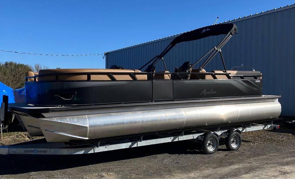 Used 2024 Avalon Venture 85 Quad Lounger