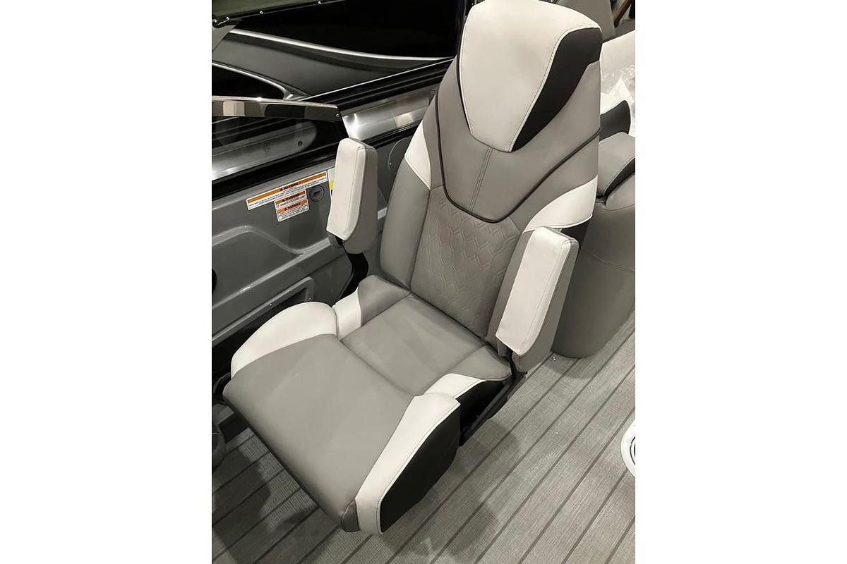 2023 Avalon Catalina Quad lounge Windshield Tri-Toon