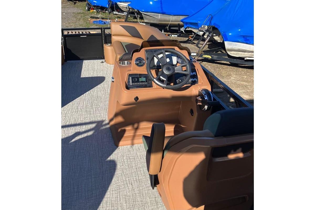 2024 Avalon Venture 85 Quad Lounger