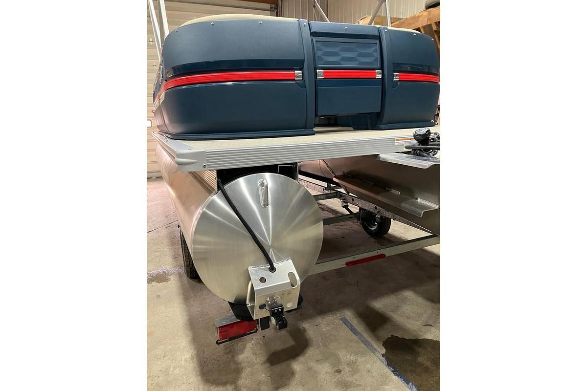 2025 Avalon Aura Quad Lounge