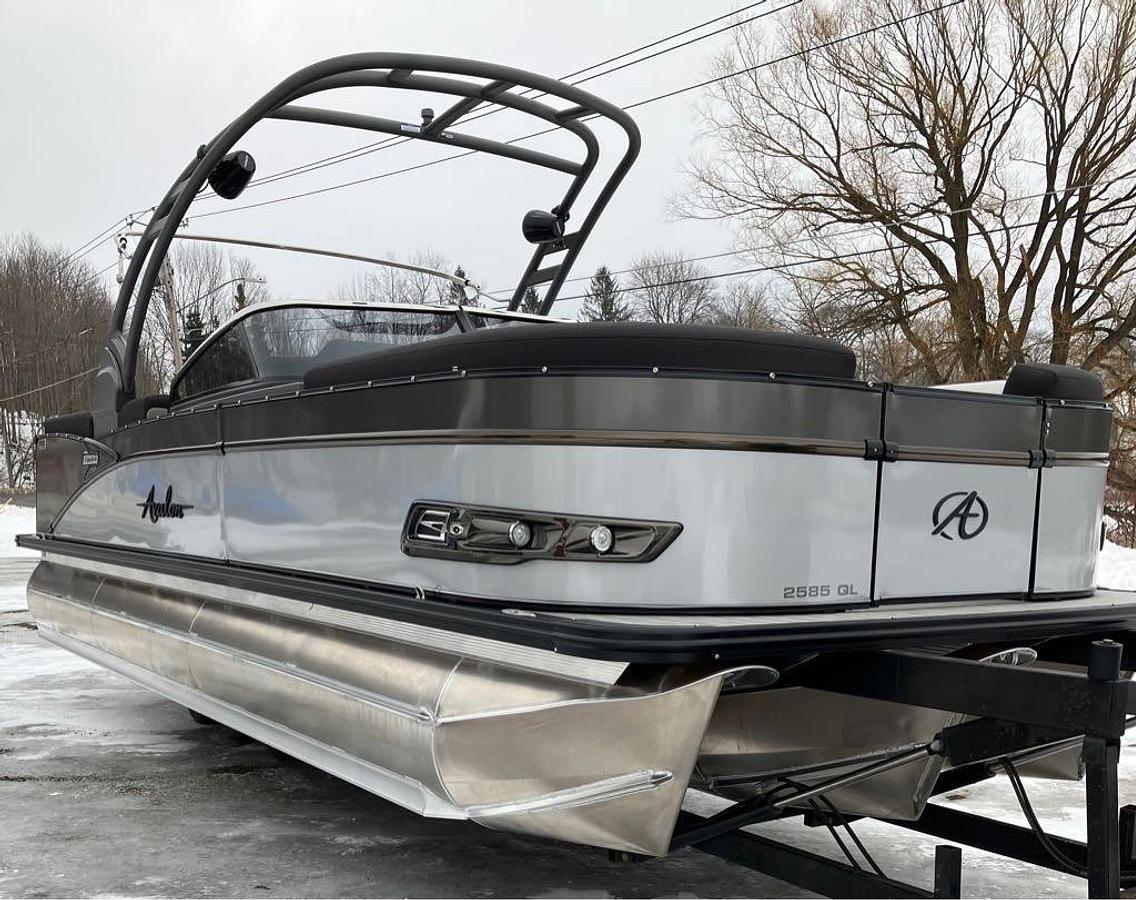 2023 Avalon Catalina Quad lounge Windshield Tri-Toon