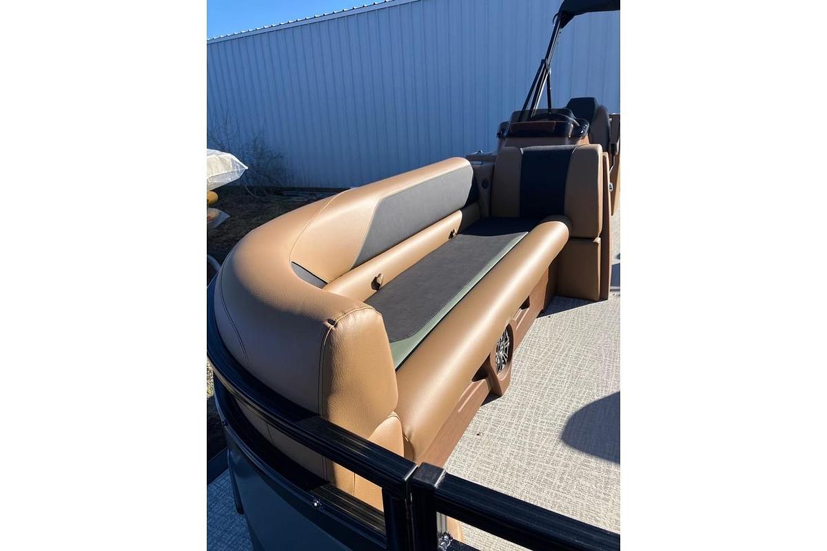 2024 Avalon Venture 85 Quad Lounger