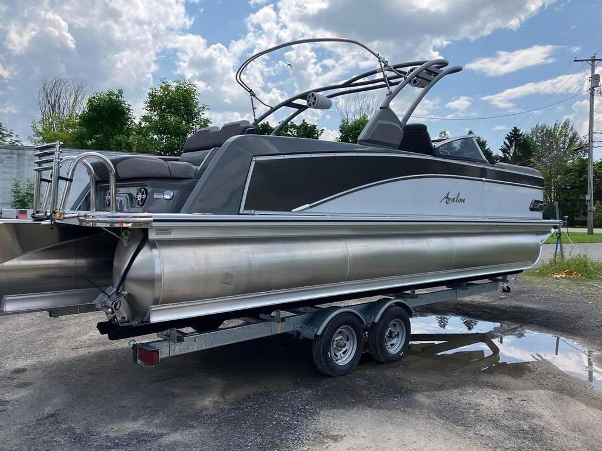 2023 Avalon Catalina VRB Windshield Tri-toon