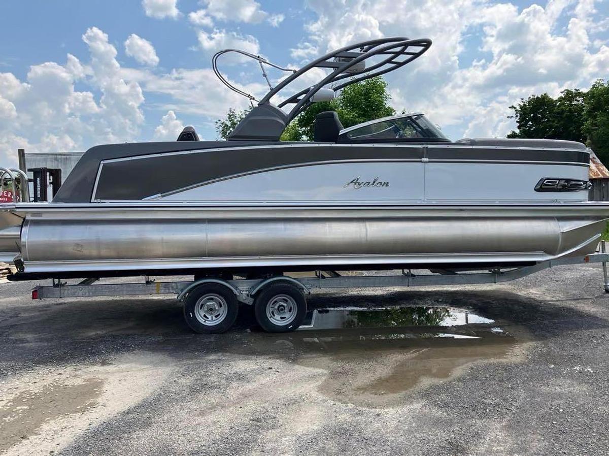 2023 Avalon Catalina VRB Windshield Tri-toon