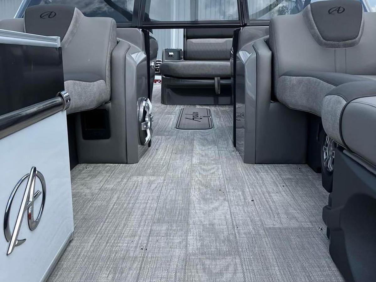 2023 Avalon Catalina VRB Windshield Tri-toon