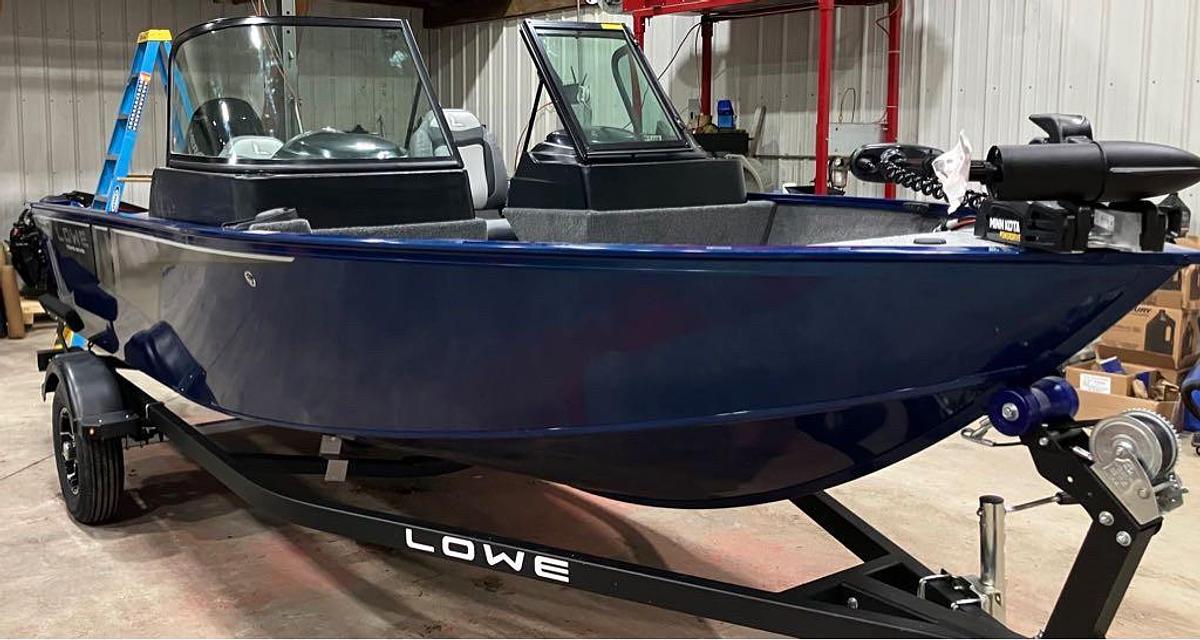 2025 Lowe Fishing Machine Walk Thru FM 1675 WT