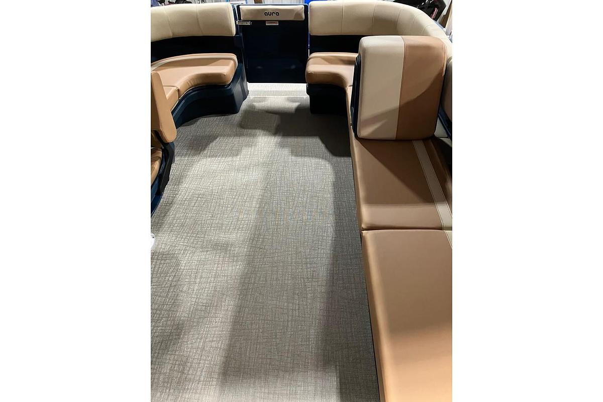 2025 Avalon Aura Quad Lounge