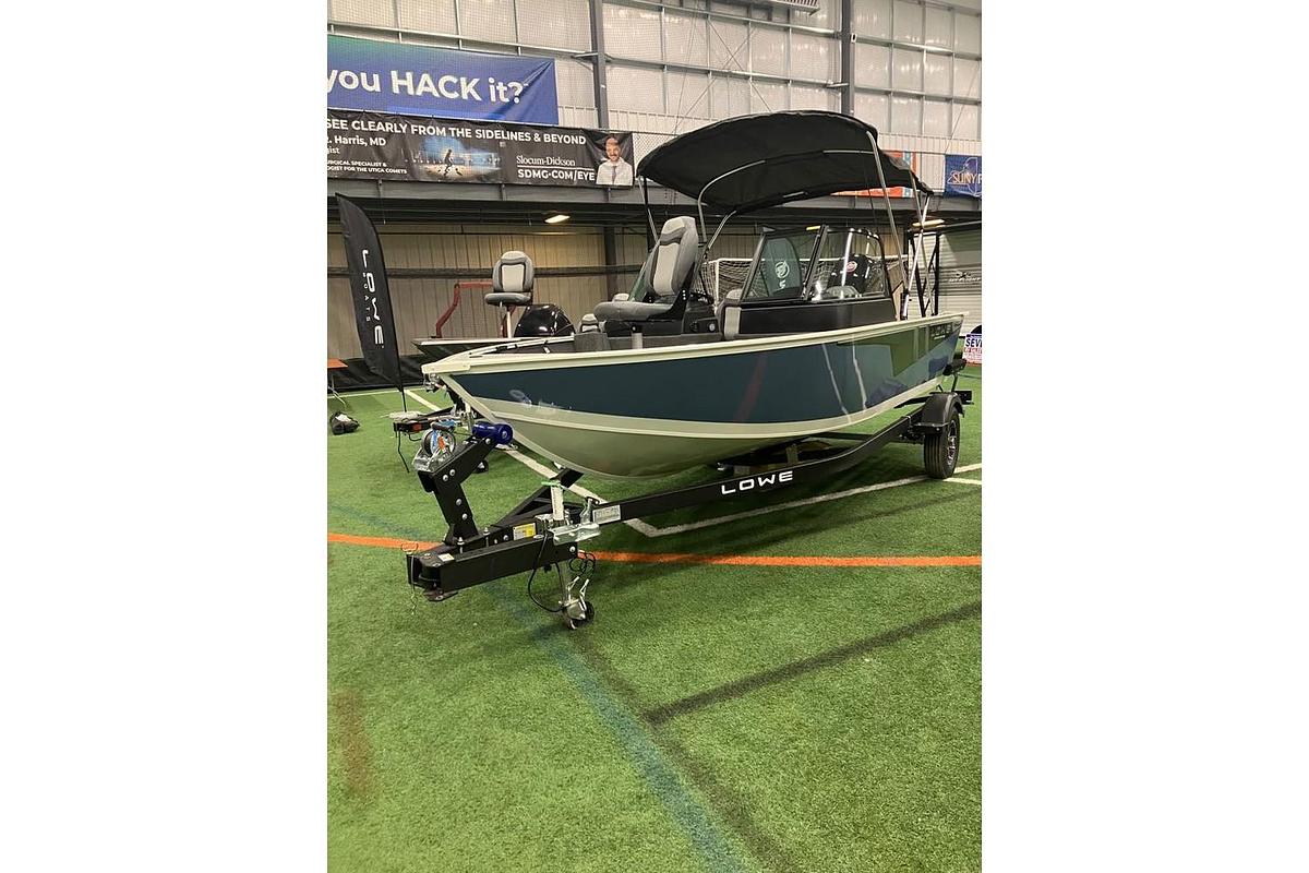 2025 Lowe Fishing Machine Walk Thru FM 1775 WT