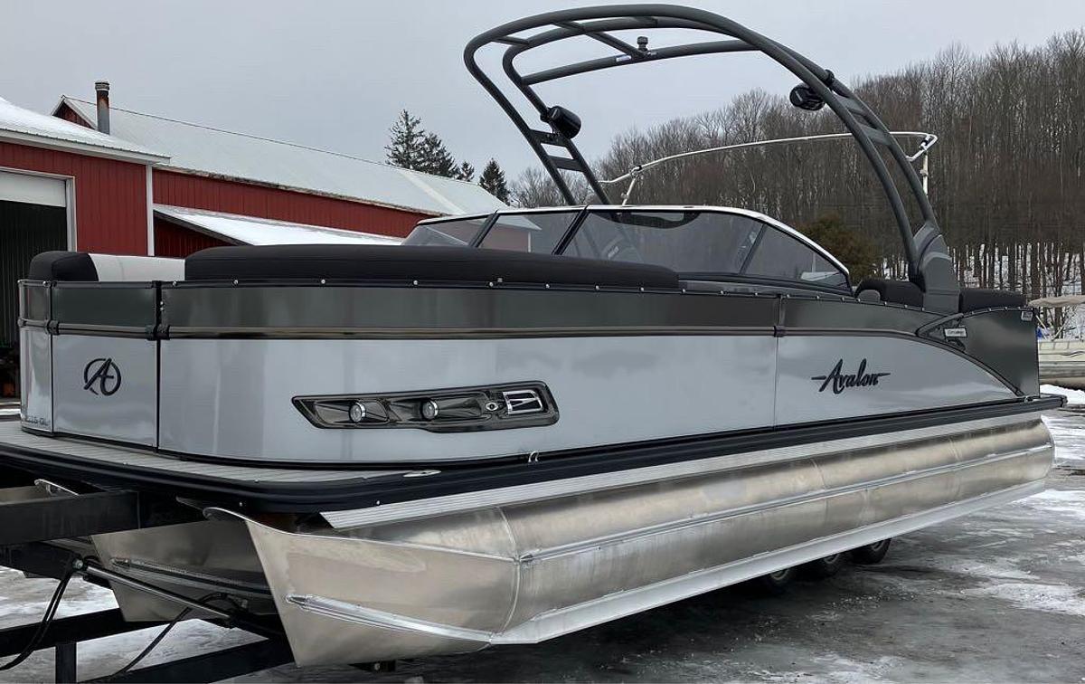 2023 Avalon Catalina Quad lounge Windshield Tri-Toon