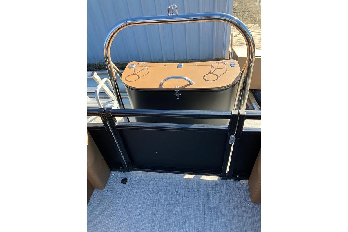 2024 Avalon Venture 85 Quad Lounger