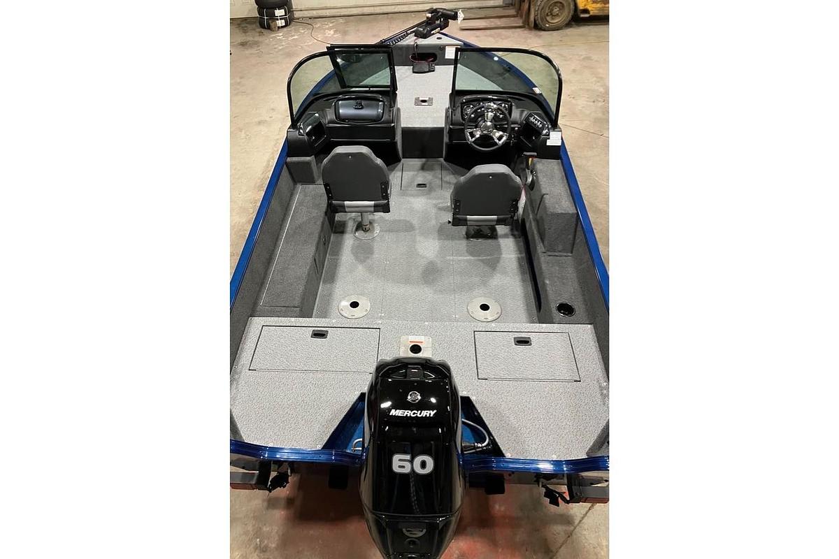 2025 Lowe Fishing Machine Walk Thru FM 1675 WT