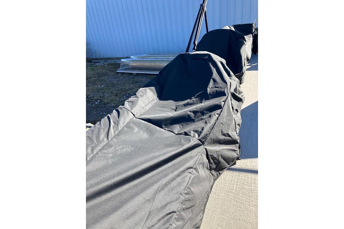 2024 Avalon Venture 85 Quad Lounger