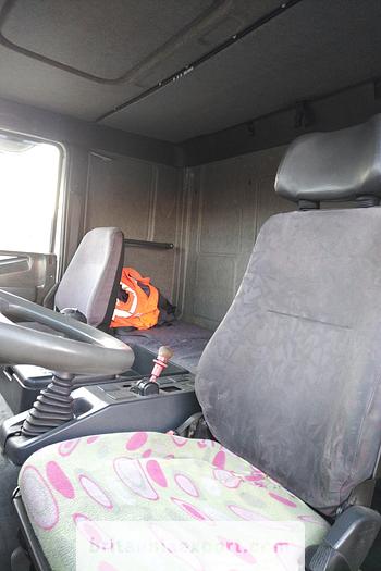 Used 2001 IVECO Eurotech 190E27 R 19 ton isothermic box lorry