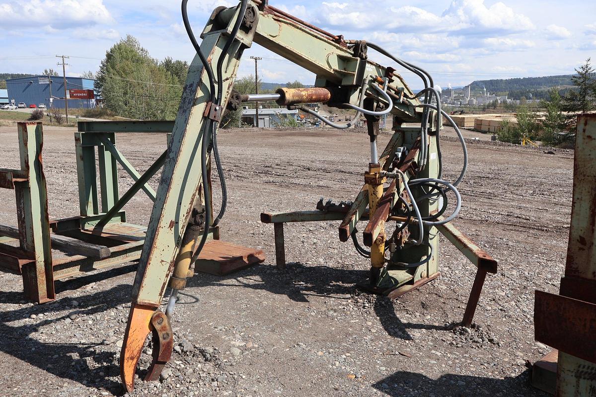 Used Pedestal Mounted Hydraulic Log Loader