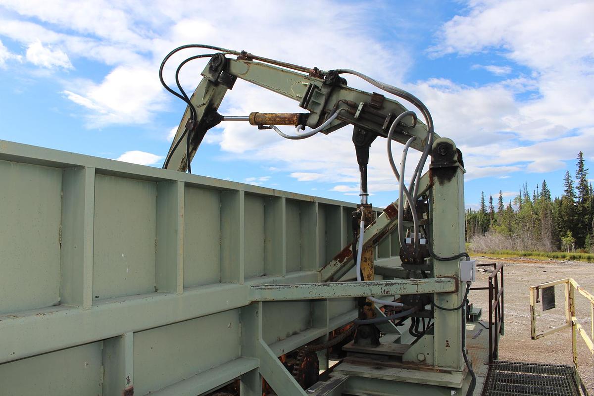 Used Pedestal Mounted Hydraulic Log Loader
