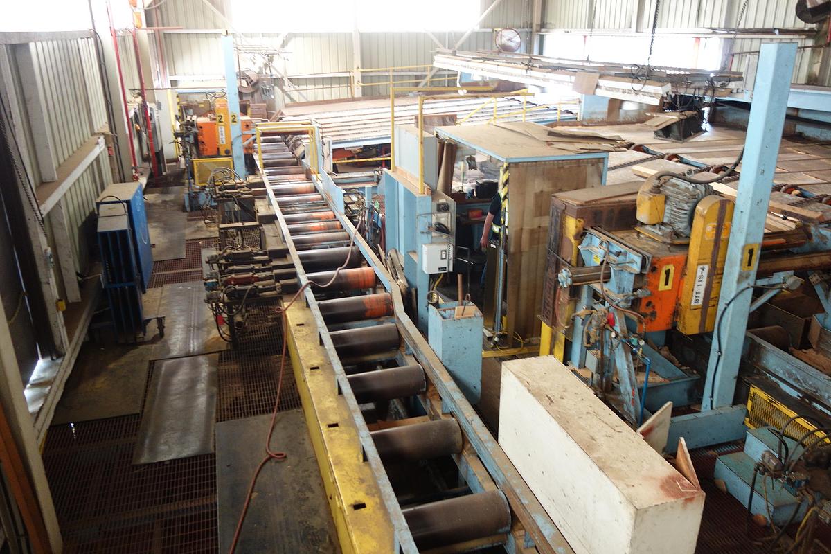 Used L-M Equipment 2 Saw Timber Deck