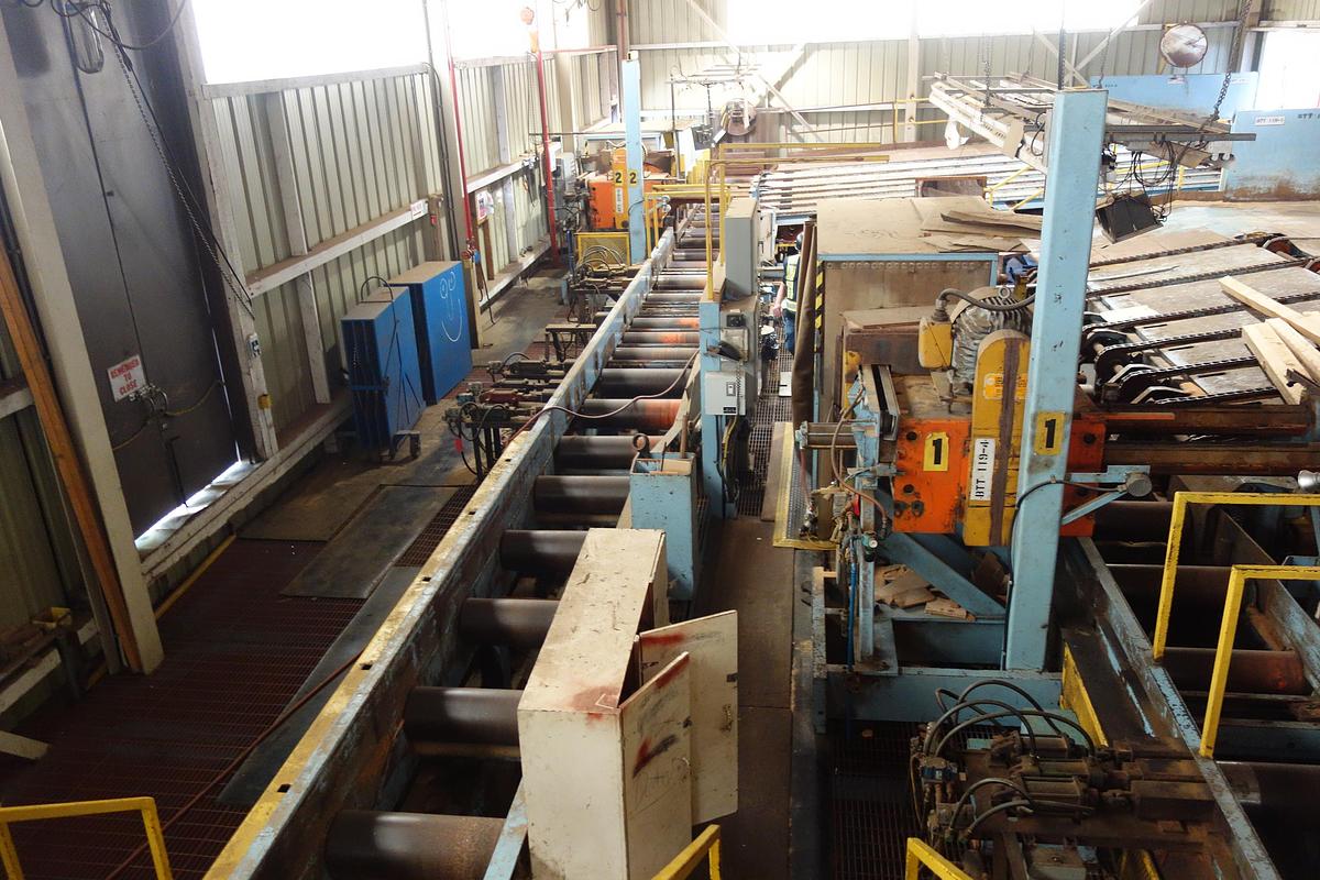 Used L-M Equipment 2 Saw Timber Deck