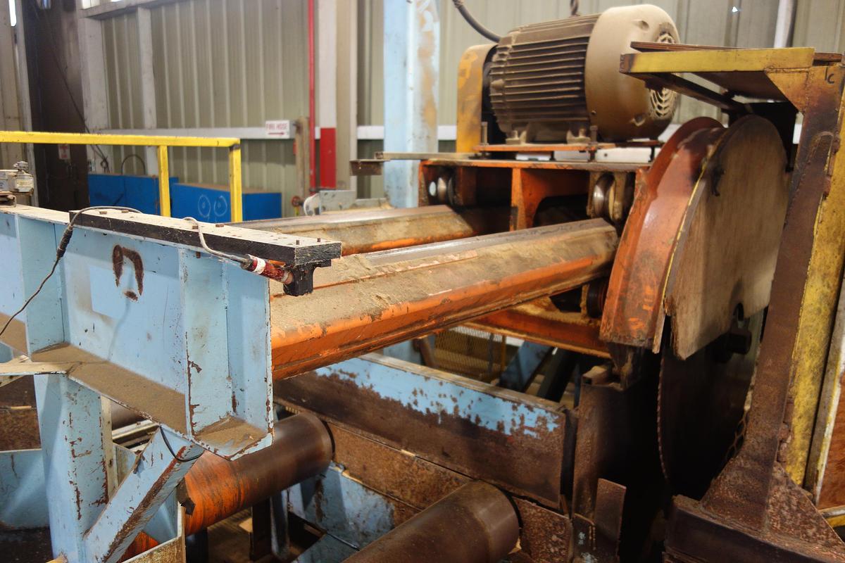 Used L-M Equipment 2 Saw Timber Deck