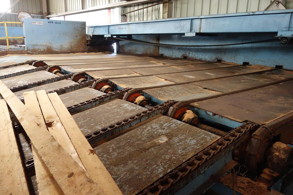 Used L-M Equipment 2 Saw Timber Deck