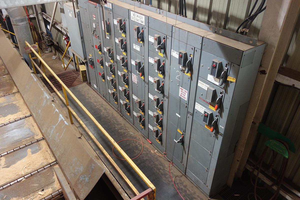 Used L-M Equipment 2 Saw Timber Deck