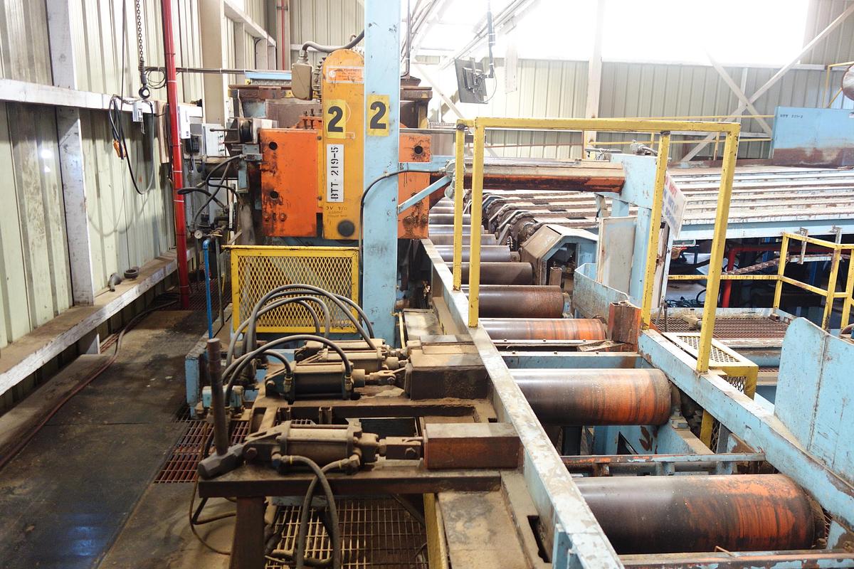 Used L-M Equipment 2 Saw Timber Deck