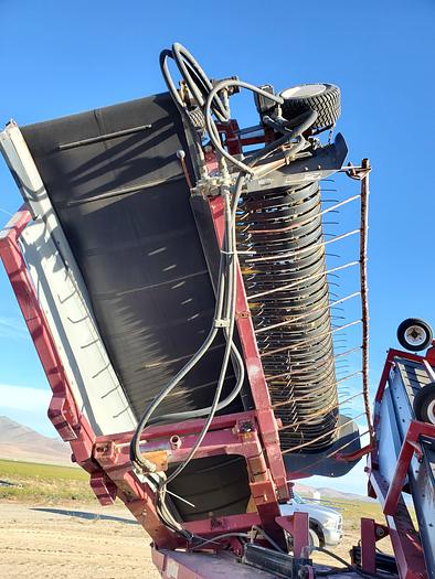 Used Oxbo 1416 Hay Merger