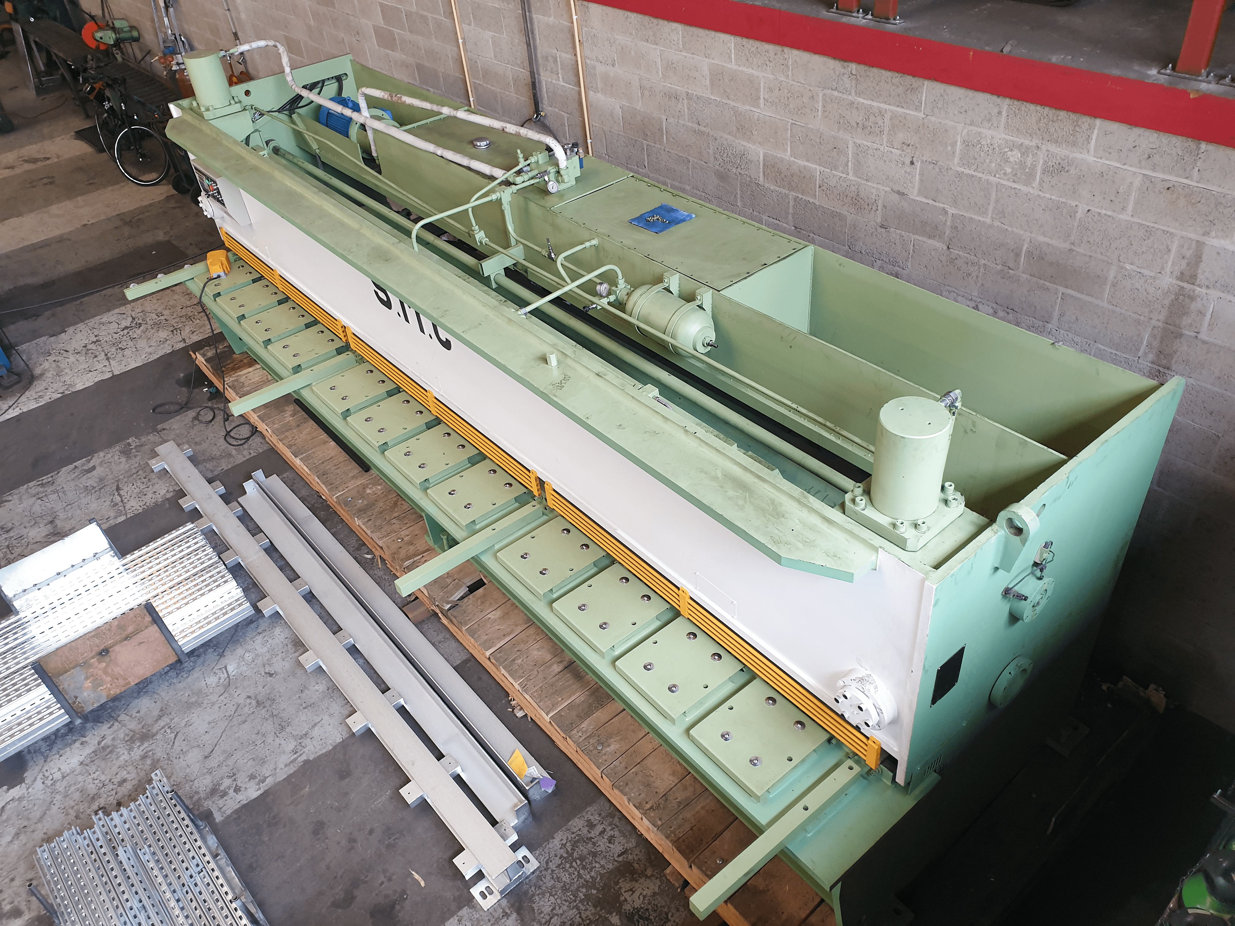 Used S.M.C Gh615 x 6 - Guillotine - 2020