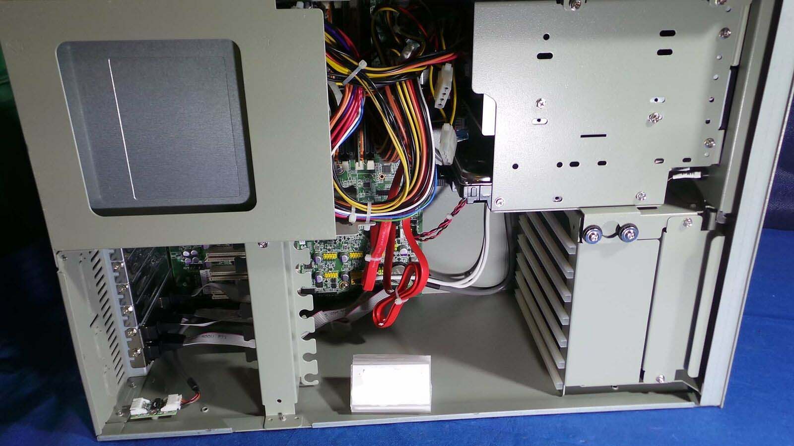 Used inner Senese iCPC-20 Computer Industrial / 90~264 Vac / RoHS Rev B1 / With Hard Disk /