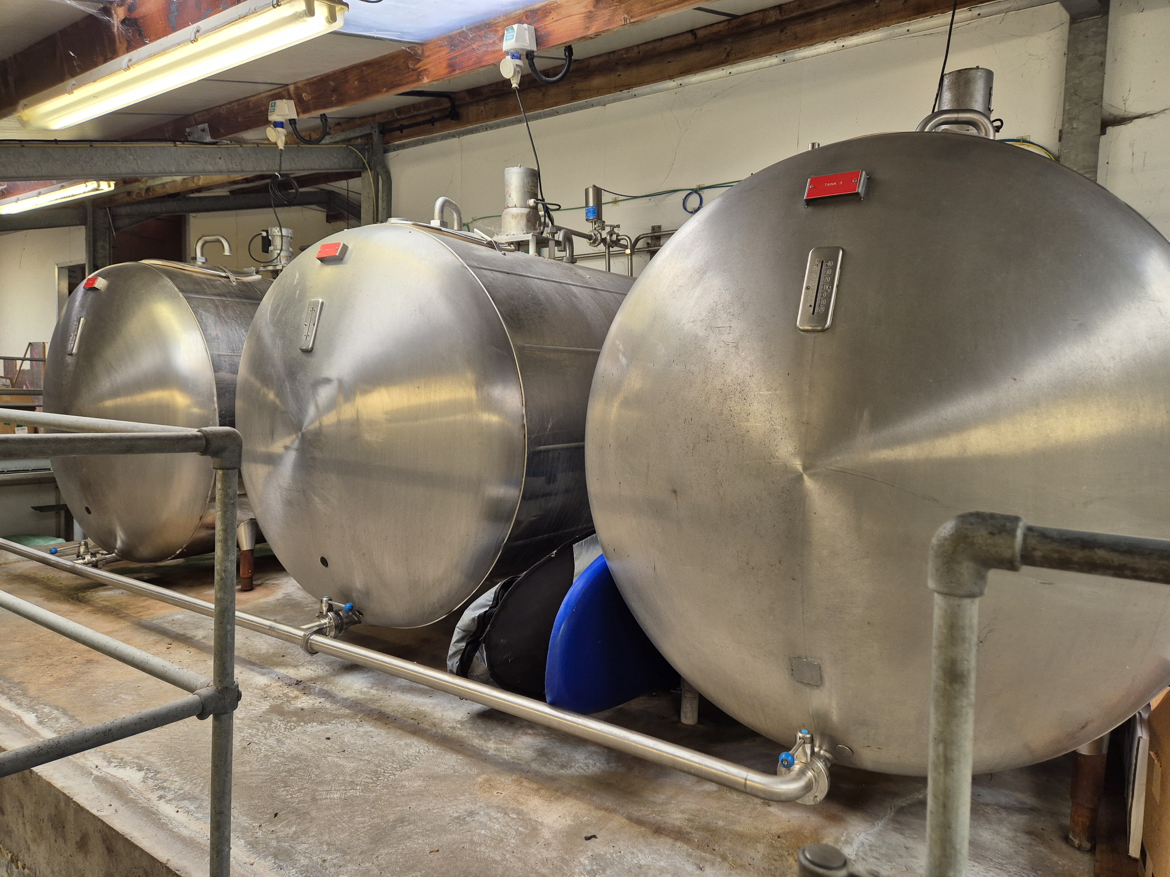 Used Zero 2,000 Litre Insulated Horizontal Tank with Agitator