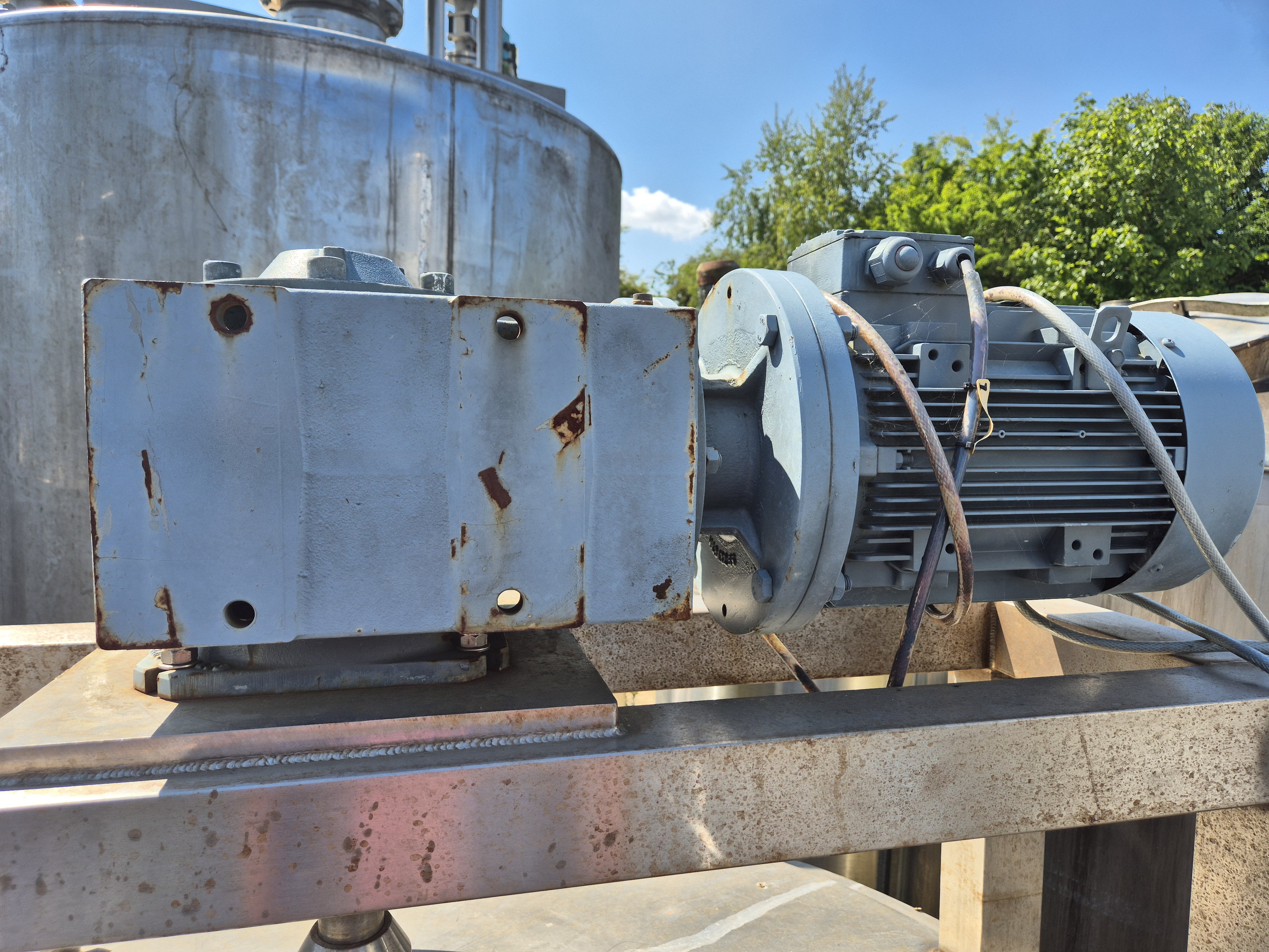 Used Blackwater Eng 3,000 Litre Stainless Steel Jacketed and Gate Agitated Tank with Control Panel