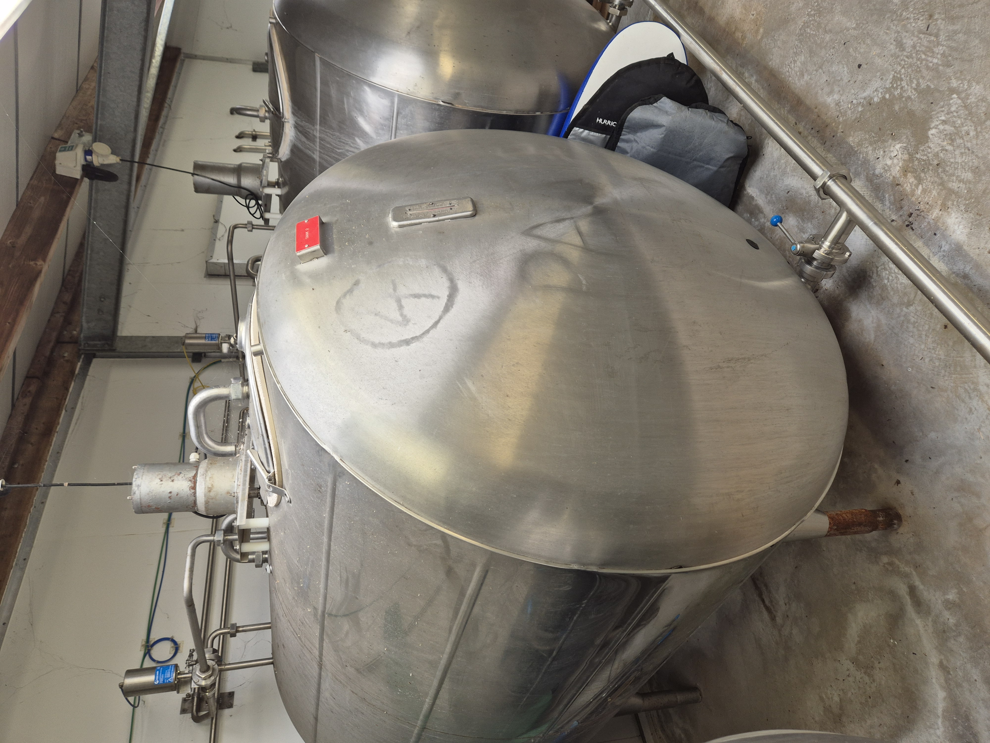 Used Zero 2,000 Litre Insulated Horizontal Tank with Agitator