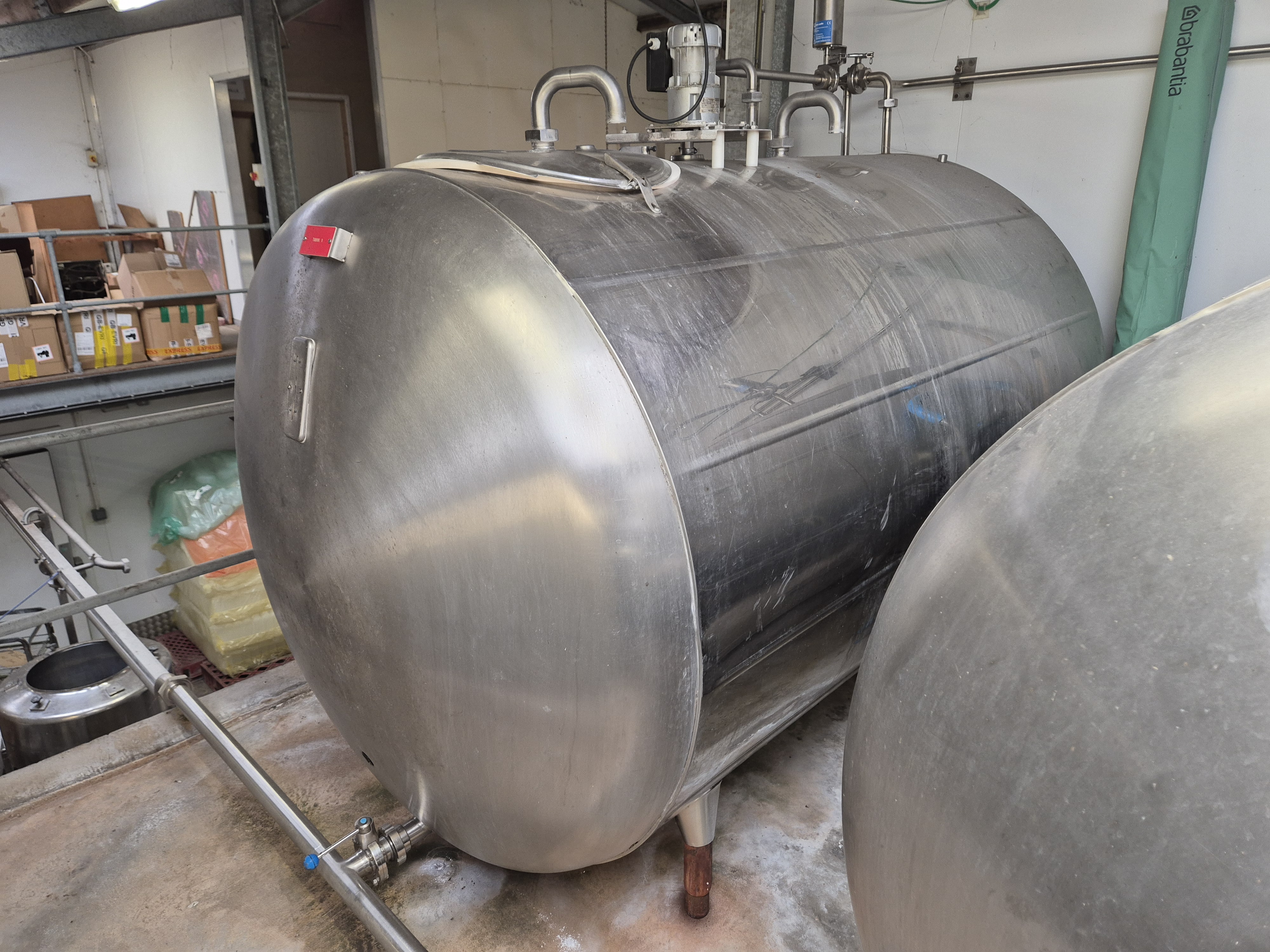 Used Zero 2,000 Litre Insulated Horizontal Tank with Agitator