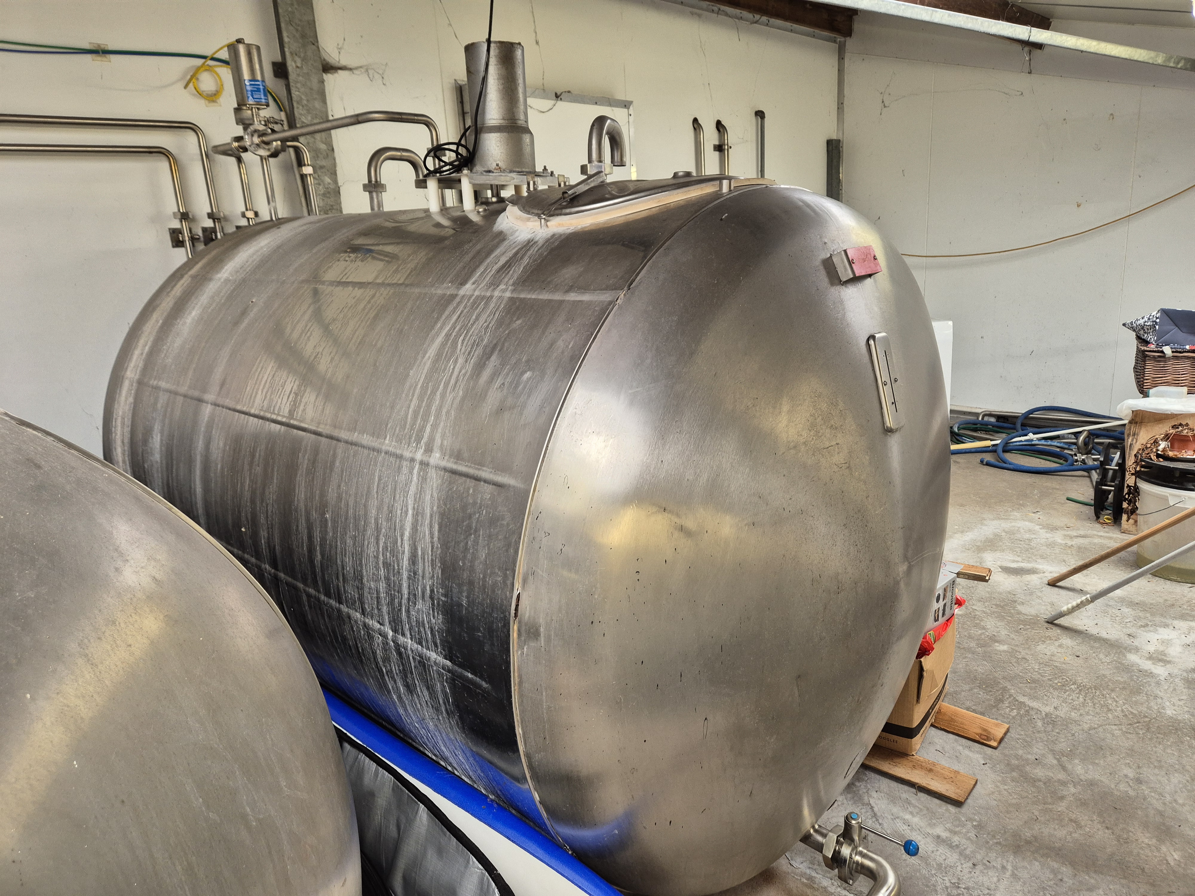 Used Zero 2,000 Litre Insulated Horizontal Tank with Agitator