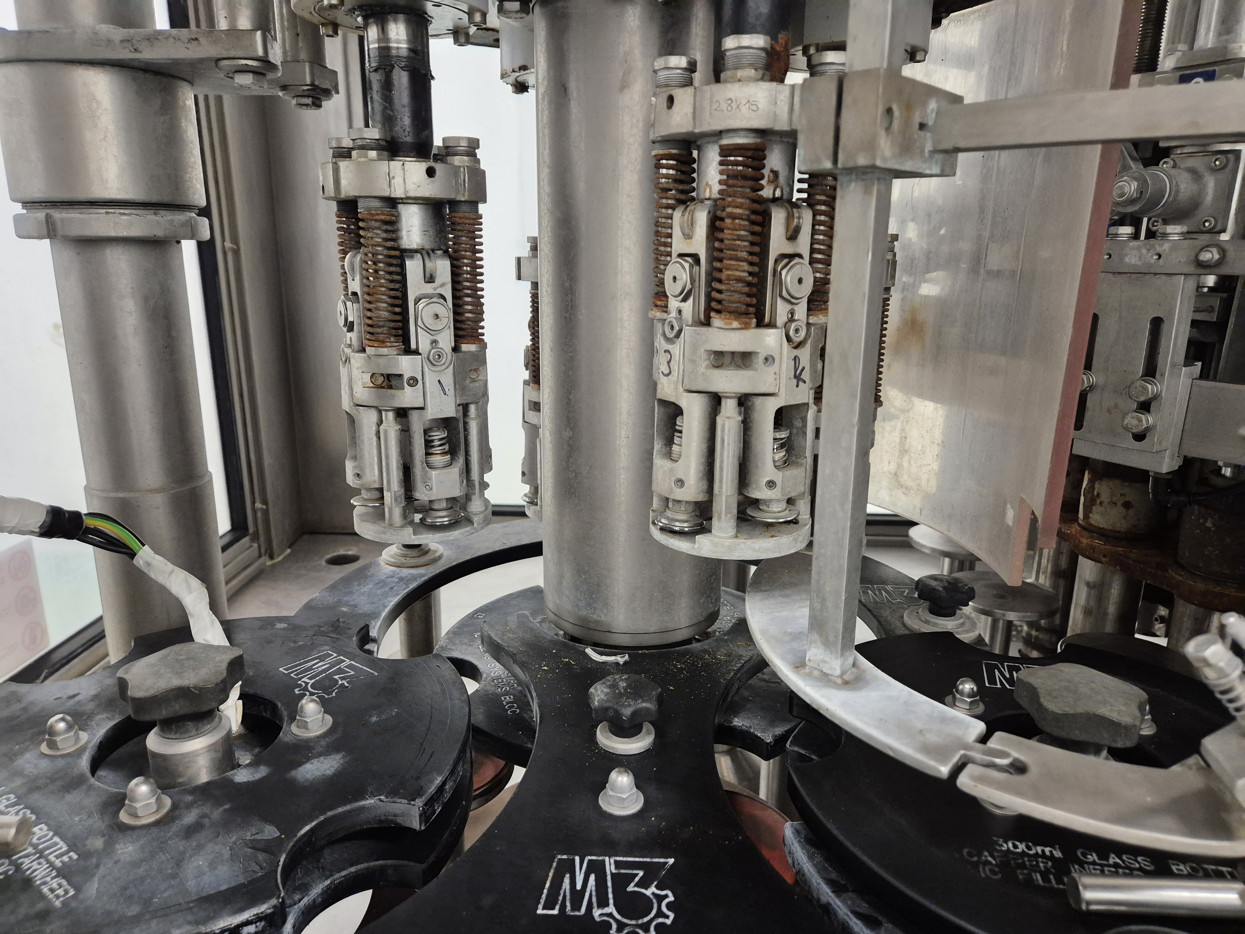 Used 2004  Filling systems E-ISO-G 16 16 4 Rotary Carbonated Glass Bottle Rinser Filler Capper